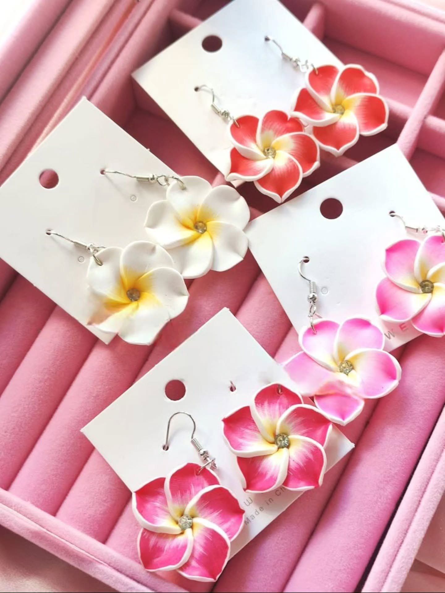 524173565_1100089048165782_5209260915582412529_n.jpg Boucles d’oreilles petites fleurs â Image 1