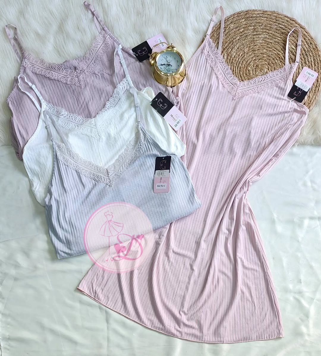 SnapInsta.to_410137736_699516778948949_4511391859014180778_n.jpg Fond de robe 954-5 â Image 1